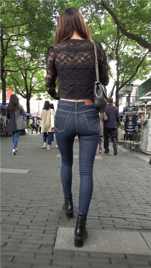 漂亮的牛仔裤小姐姐[2.12G/MP4]