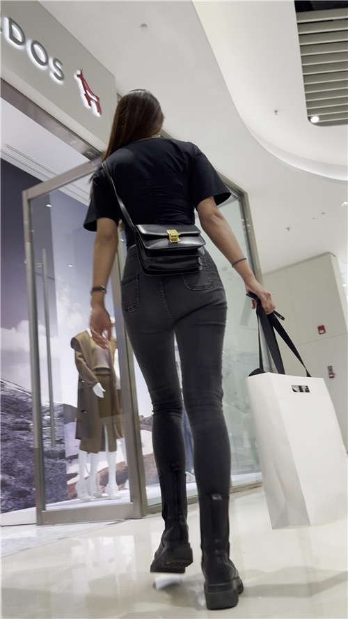 长腿蜜桃美女[6.64G/MP4]