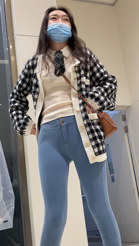 漂亮的蓝牛美女[714M/MP4]