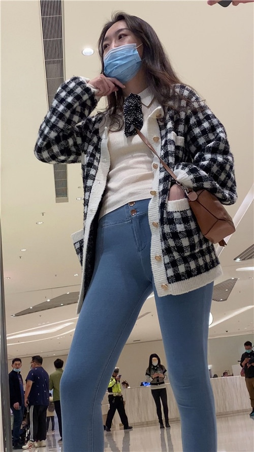 漂亮的蓝牛美女[714M/MP4]