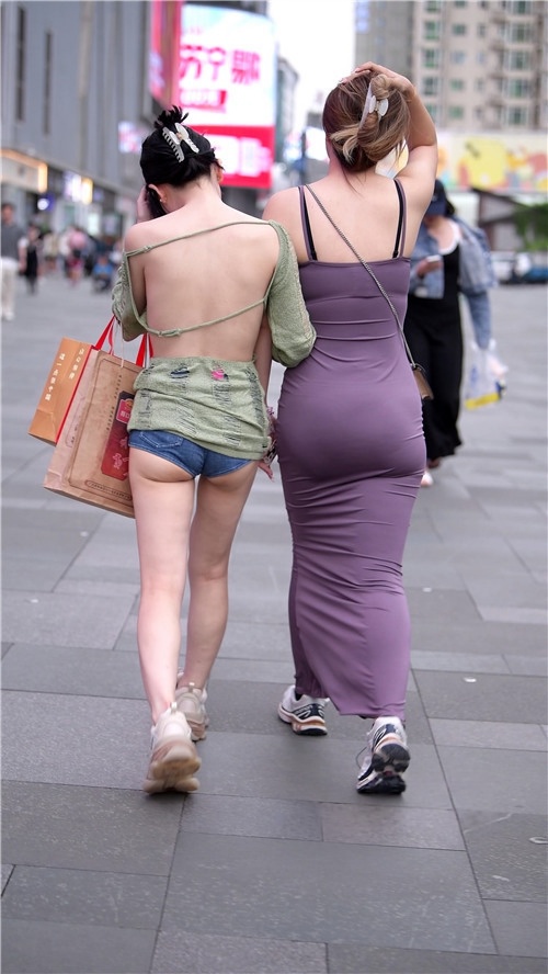 清凉的热裤小姐姐[1.6G/MP4]