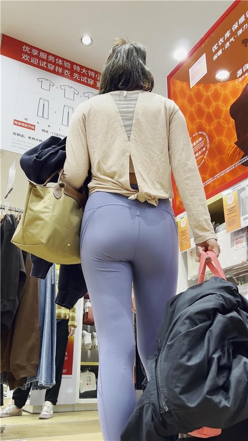 商场里的瑜伽裤小姐姐[1.86G/MP4]
