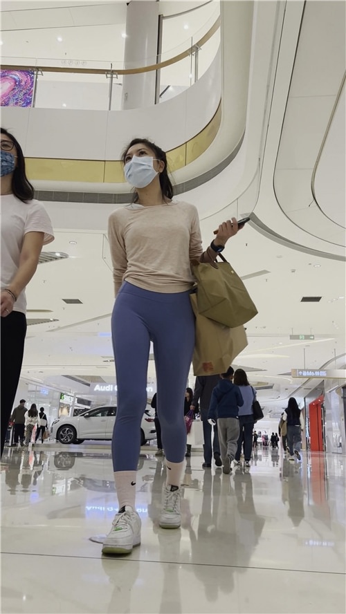 商场里的瑜伽裤小姐姐[1.86G/MP4]