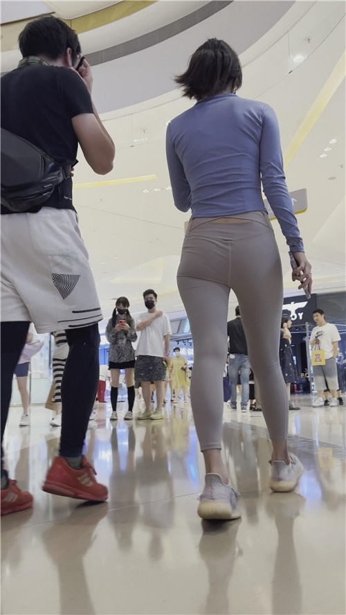 吃冰淇淋的白色瑜伽裤女友[2.8G/MP4]