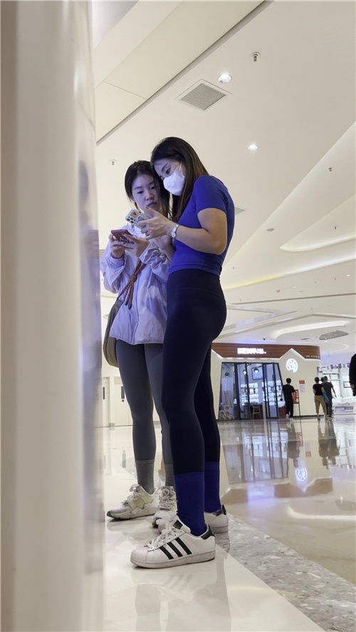 紧身瑜伽裤美女[5.55G/MP4]