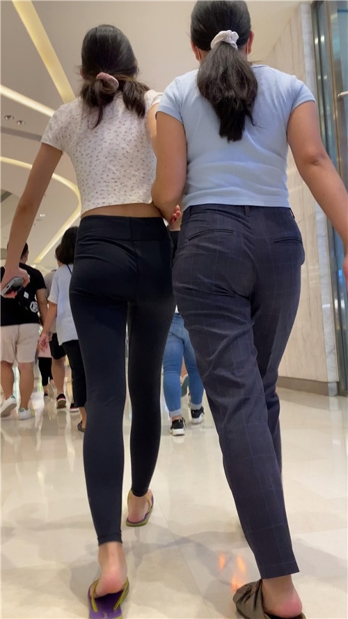 商场里的黑色紧身裤小姐姐[651M/MP4]