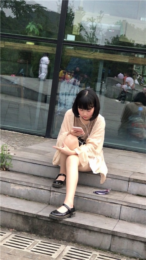 青涩的白色百褶裙小妹[16.05G/MP4]