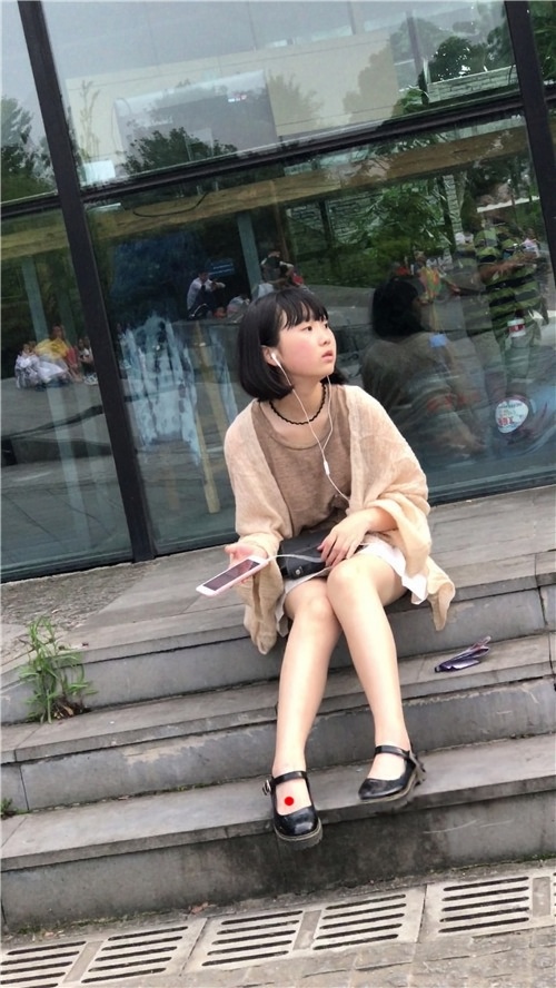 青涩的白色百褶裙小妹[16.05G/MP4]