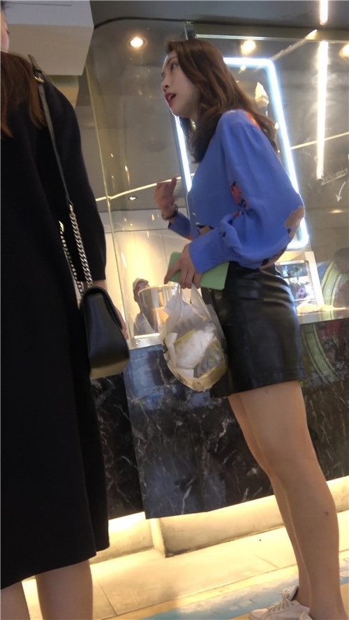 三组皮裙美女[828M/MP4]