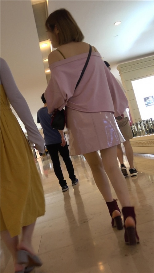 三组皮裙美女[828M/MP4]