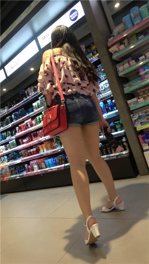 几组热裤美女[1.32G/MP4]