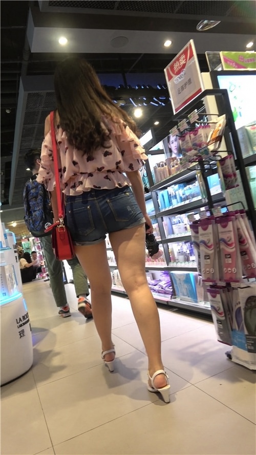 几组热裤美女[1.32G/MP4]