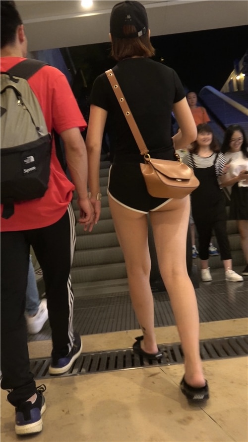 几组热裤美女[1.32G/MP4]