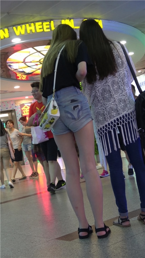 几组热裤美女[1.32G/MP4]