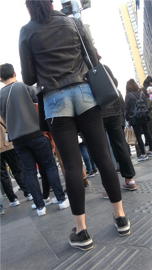 蓝牛热裤妹子[1G/MP4]