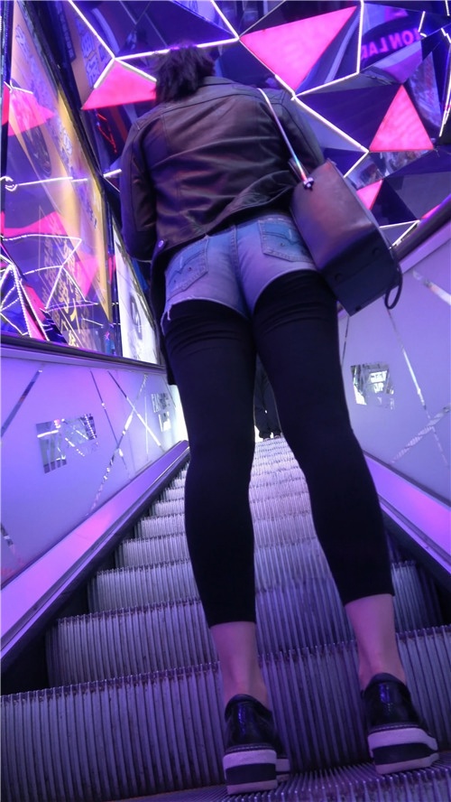 蓝牛热裤妹子[1G/MP4]