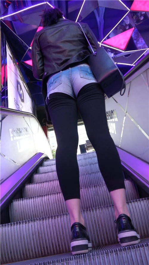 蓝牛热裤妹子[1G/MP4]