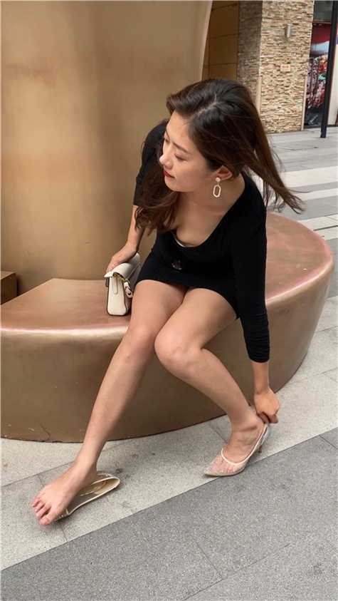 （视频+套图）黑色包臀裙美少妇 [9.01G/MP4]