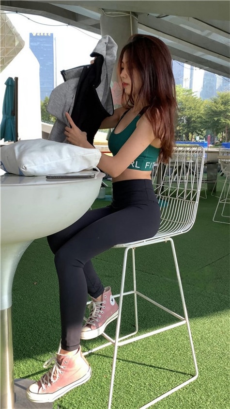 （视频+套图）瑜伽裤小妹 [8.93G/MP4]