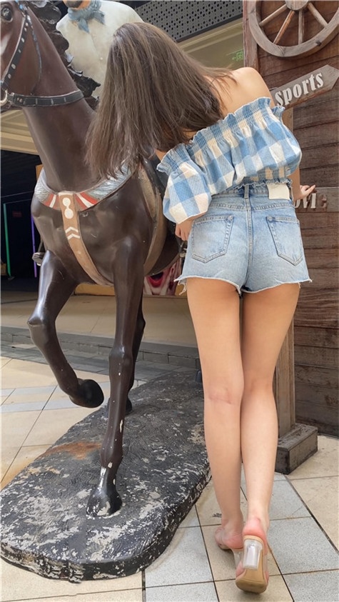 （视频+套图）热裤长腿 [9.22G/MP4]