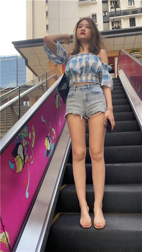 （视频+套图）热裤长腿 [9.22G/MP4]