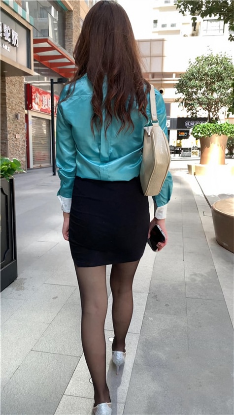 （视频+套图）黑丝小姐姐 [7.42G/MP4]