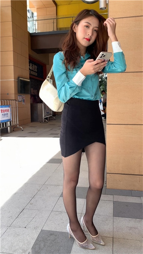 （视频+套图）黑丝小姐姐 [7.42G/MP4]