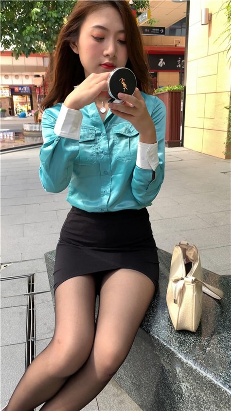 （视频+套图）黑丝小姐姐 [7.42G/MP4]