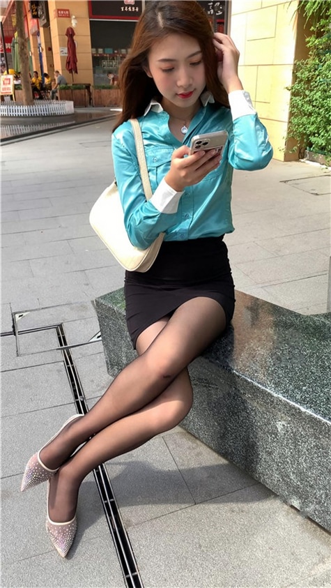 （视频+套图）黑丝小姐姐 [7.42G/MP4]