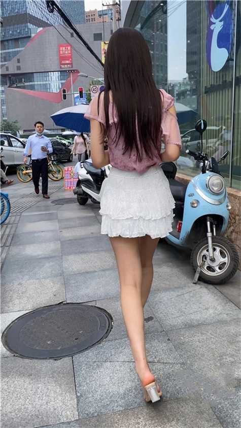 （视频+套图）白百褶裙美女 [8.26G/MP4]