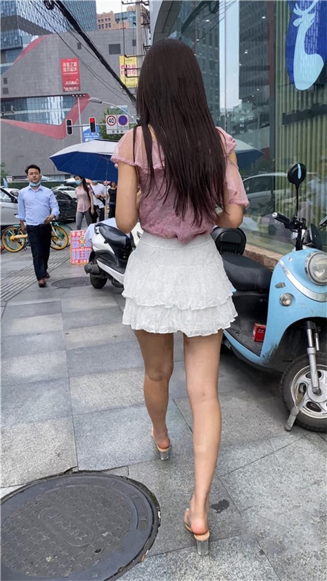 （视频+套图）白百褶裙美女 [8.26G/MP4]