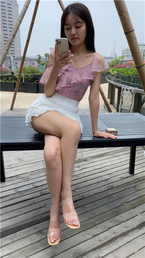 （视频+套图）白百褶裙美女 [8.26G/MP4]