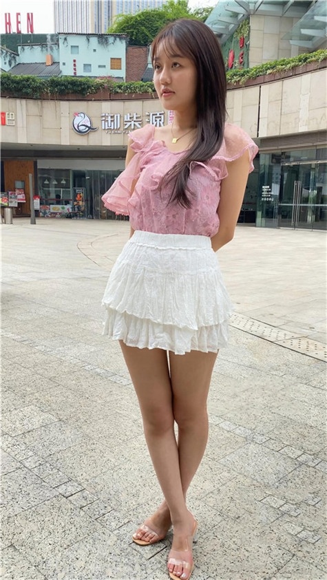 （视频+套图）白百褶裙美女 [8.26G/MP4]