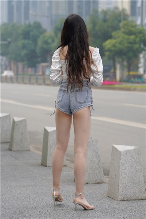 （视频）大长腿美女 [10.99G/MP4]