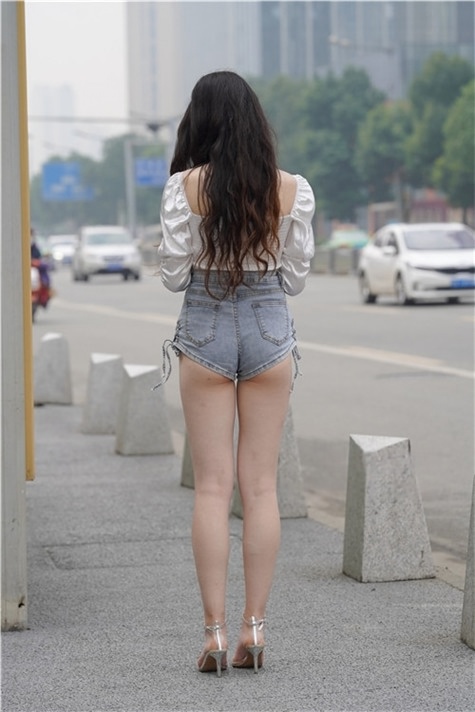 （视频）大长腿美女 [10.99G/MP4]