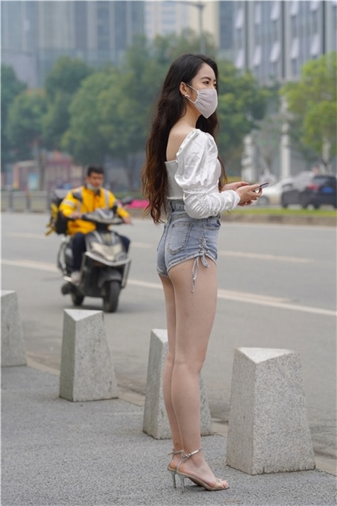 （视频）大长腿美女 [10.99G/MP4]