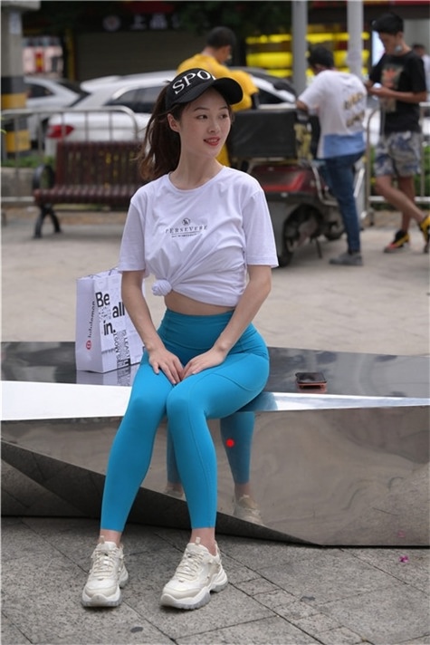 （视频+套图）蓝色瑜伽裤小姐姐