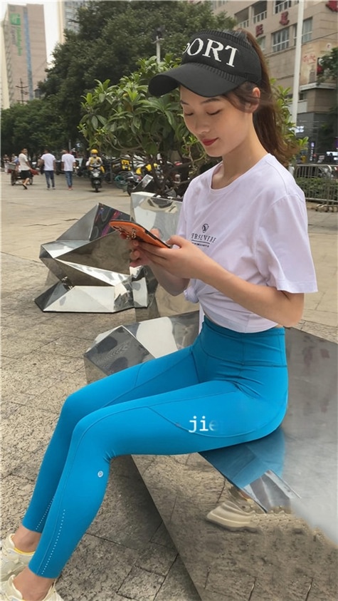 （视频+套图）蓝色瑜伽裤小姐姐