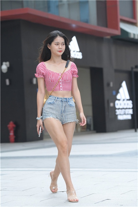 （视频）牛仔热裤女孩 [10.82G/MP4]