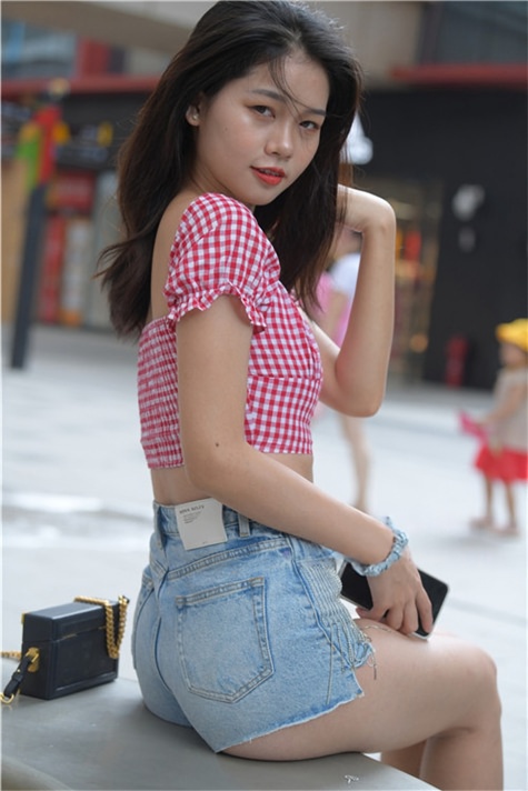 （视频）牛仔热裤女孩 [10.82G/MP4]