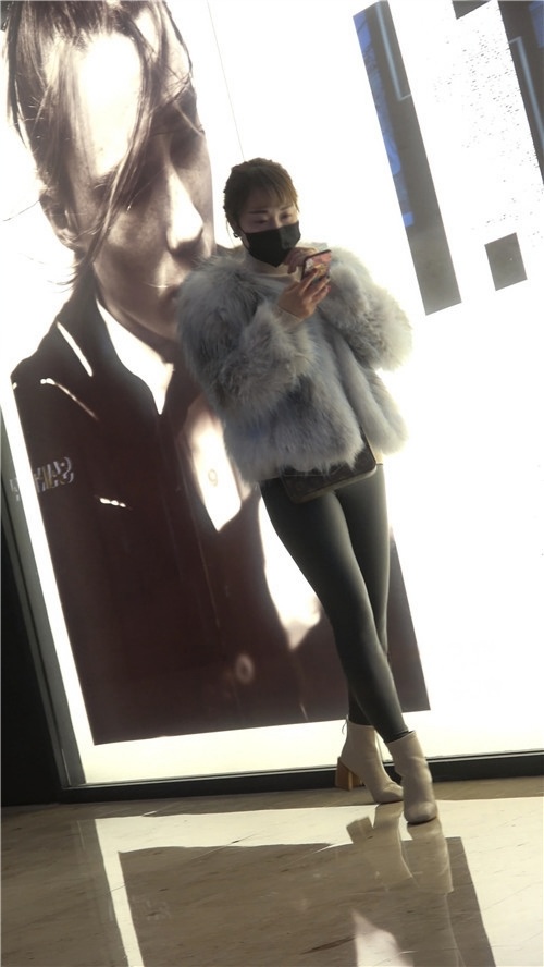 漂亮的极品皮裤美女[638M/MP4]