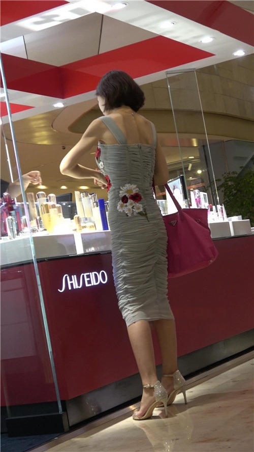 薄纱长裙短发美女[483M/MP4]