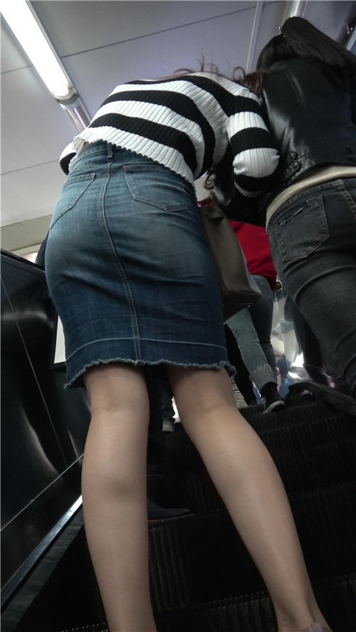 牛仔长裙美女[827M/MP4]