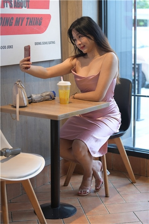 （视频+套图）搭讪粉红裙少妇 [8.23G/MP4]