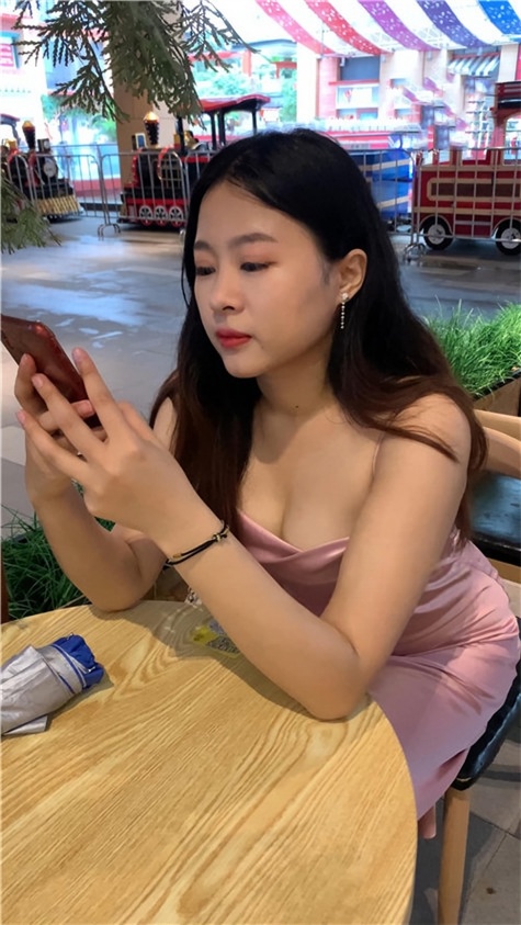 （视频+套图）搭讪粉红裙少妇 [8.23G/MP4]