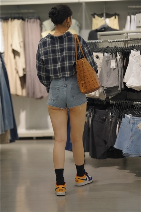 （视频+套图）热裤女孩 [10.4G/MP4]