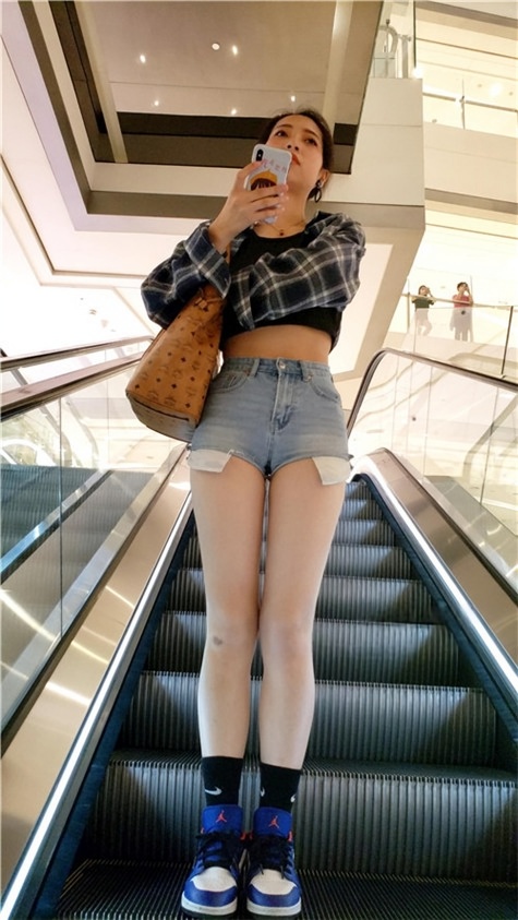 （视频+套图）热裤女孩 [10.4G/MP4]