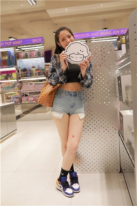 （视频+套图）热裤女孩 [10.4G/MP4]