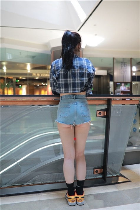 （视频+套图）热裤女孩 [10.4G/MP4]