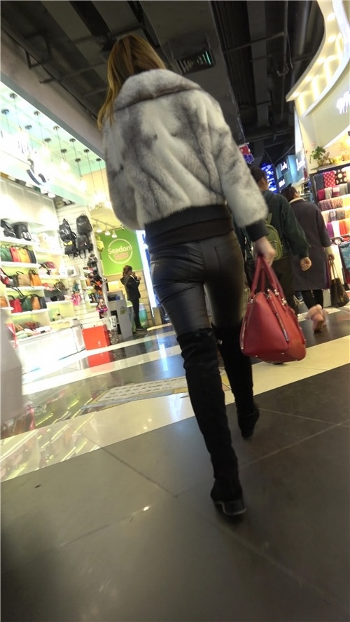 高靴皮裤美妇[1.24G/MP4]